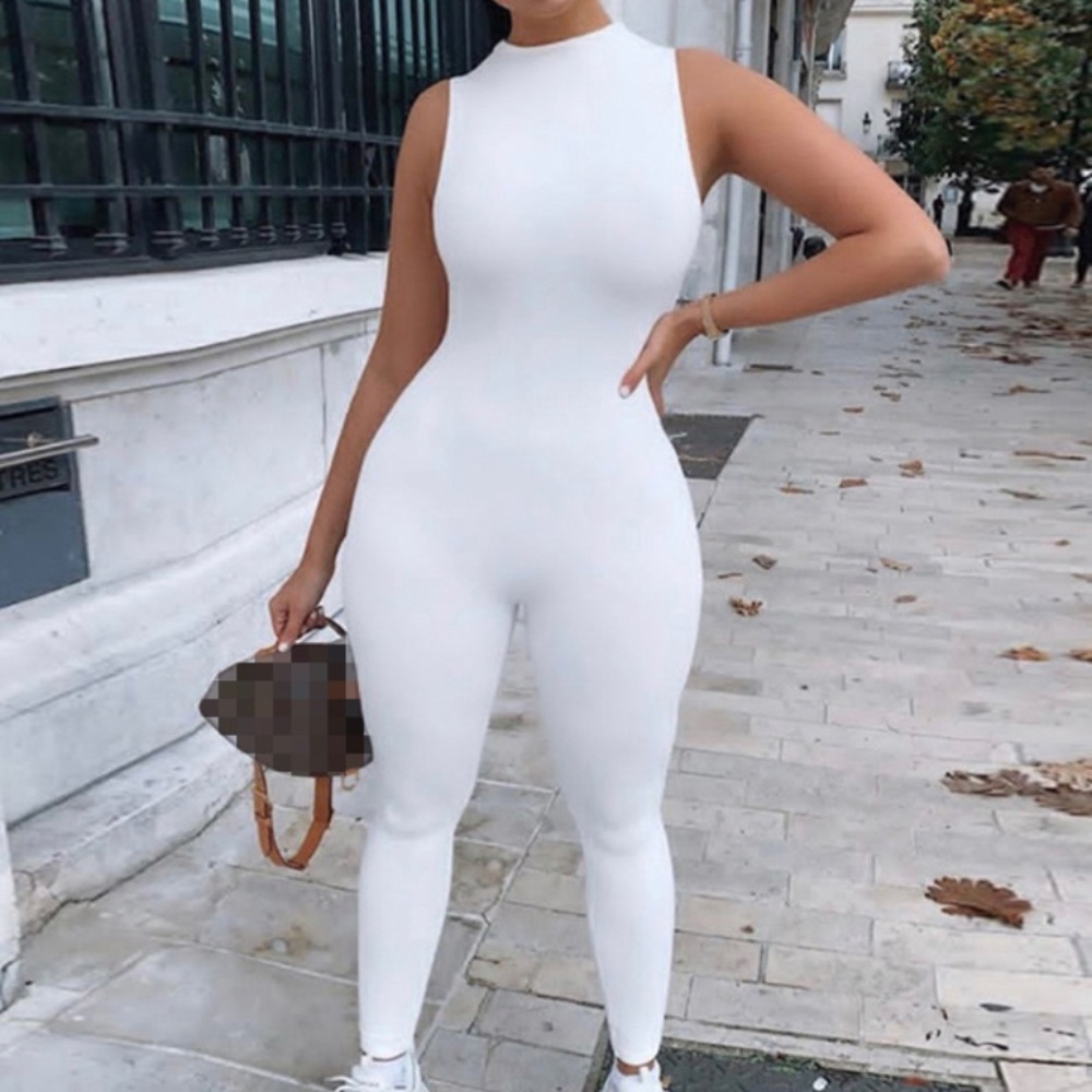 Sleeveless play suit